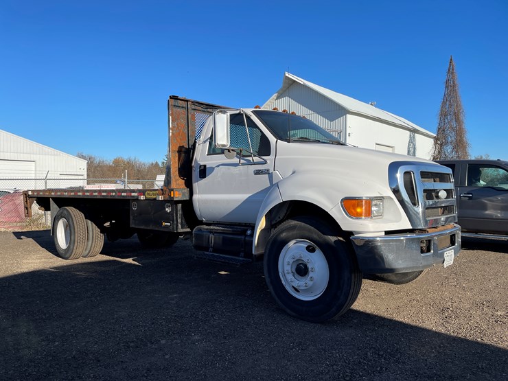 2007-ford-f750-xl-image-3