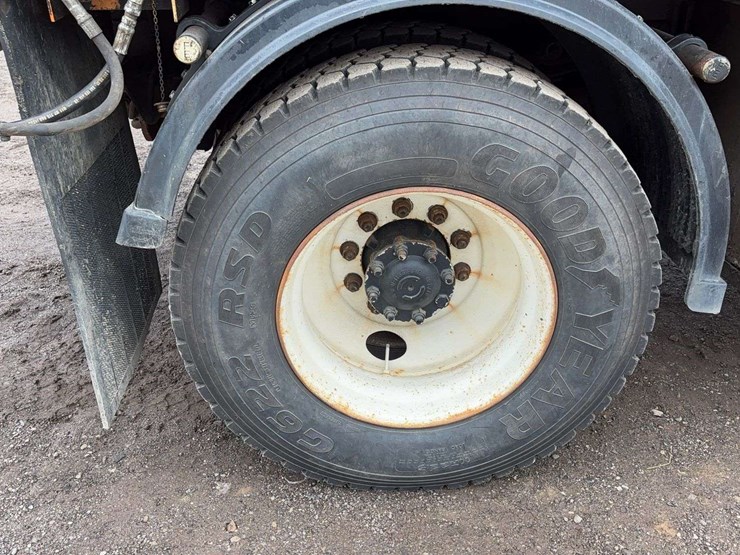 2004-international-7400-image-12