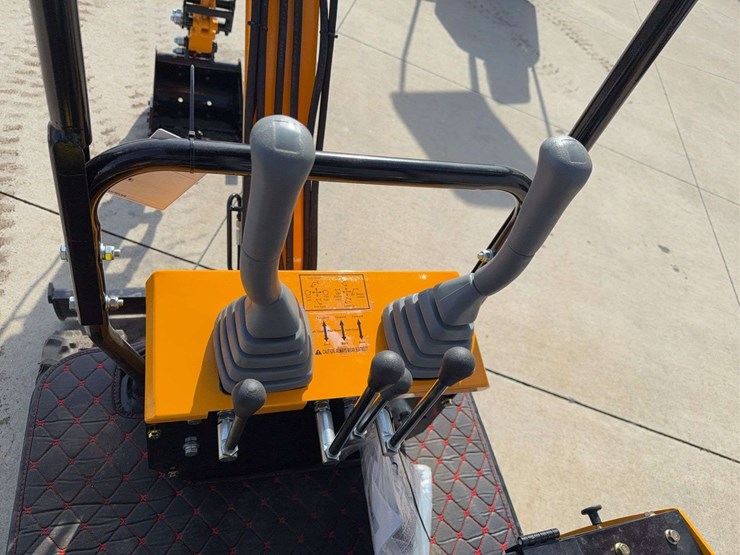 2025-miva-va13-mini-excavator-image-15