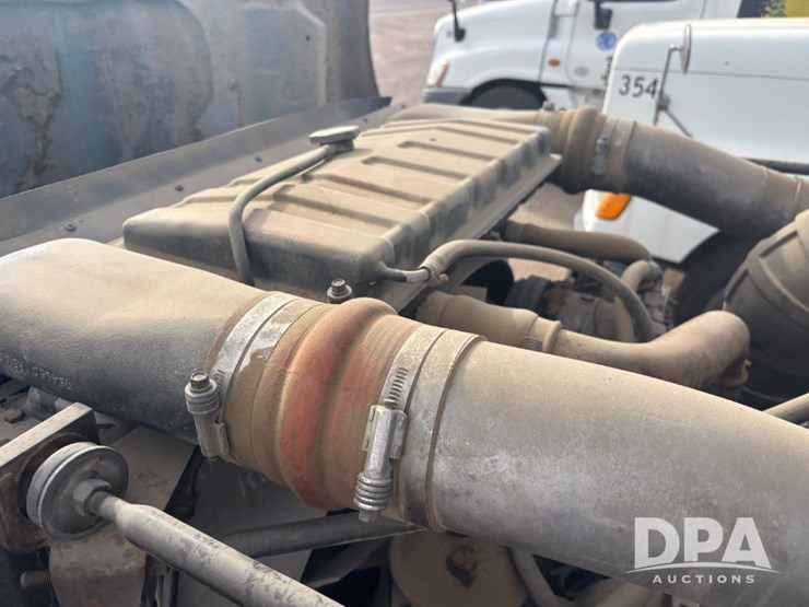 peterbilt-377-image-50