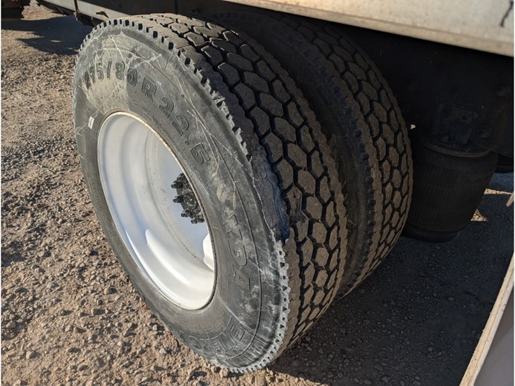 2016-international-durastar-4300-image-11