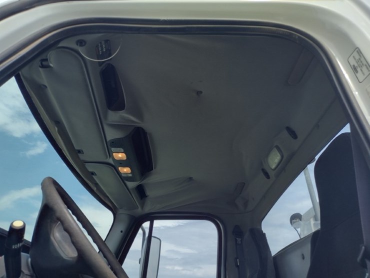 freightliner-m2-106-image-15