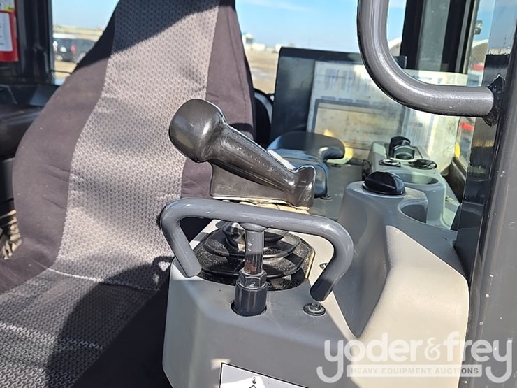 2018-komatsu-d61pxi-24-image-96