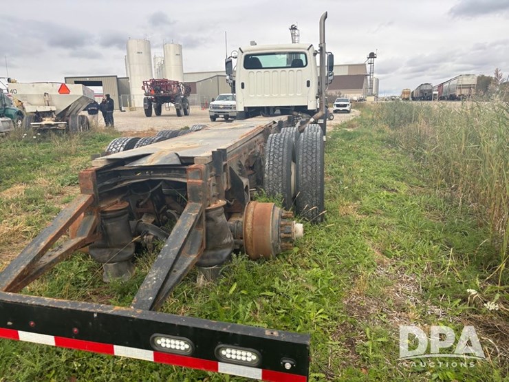 freightliner-114sd-image-10