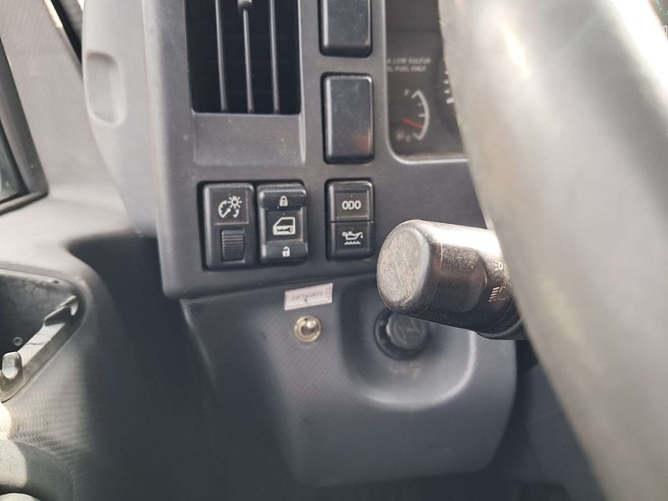 2008-isuzu-npr-image-24