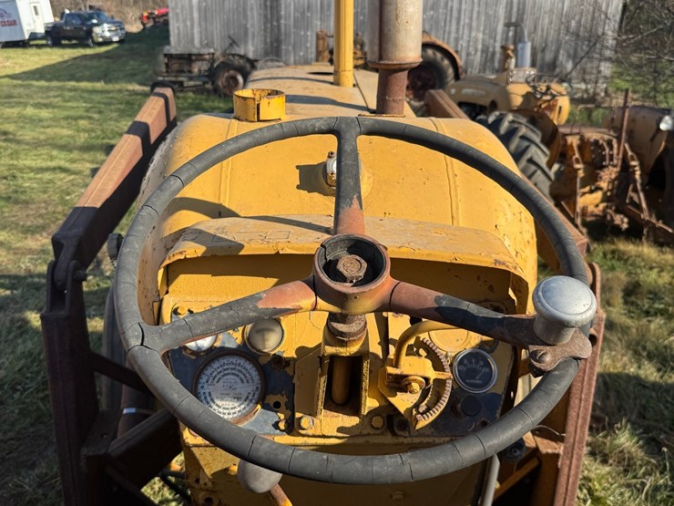 minneapolis-moline-m670-image-28