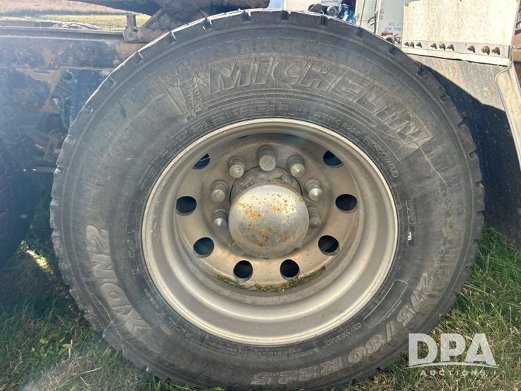 2010-peterbilt-386-image-21