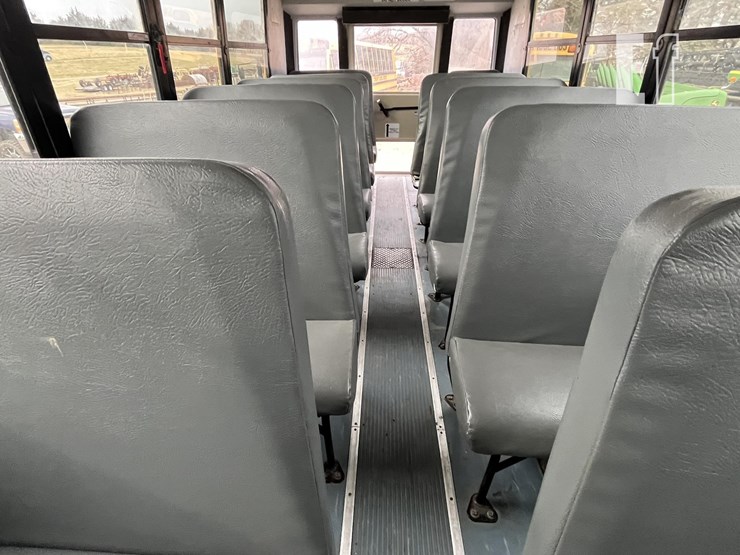 2014-thomas-saf-t-liner-c2-image-24