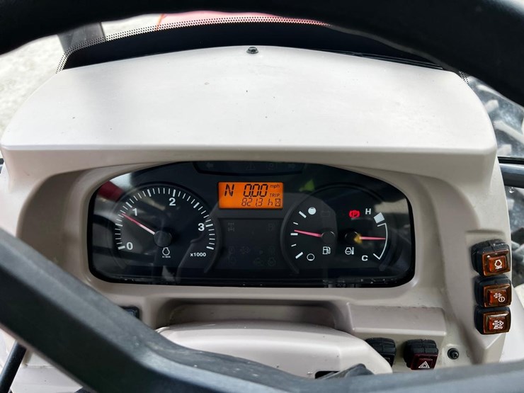 2015-kubota-m8560-image-25