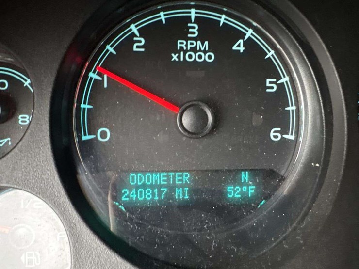 2011-chevrolet-tahoe-lt-image-24