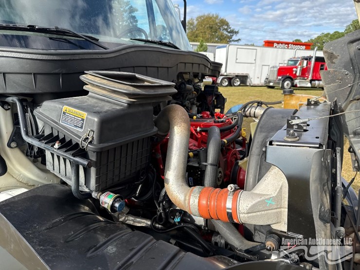 2018-international-durastar-4300-image-16