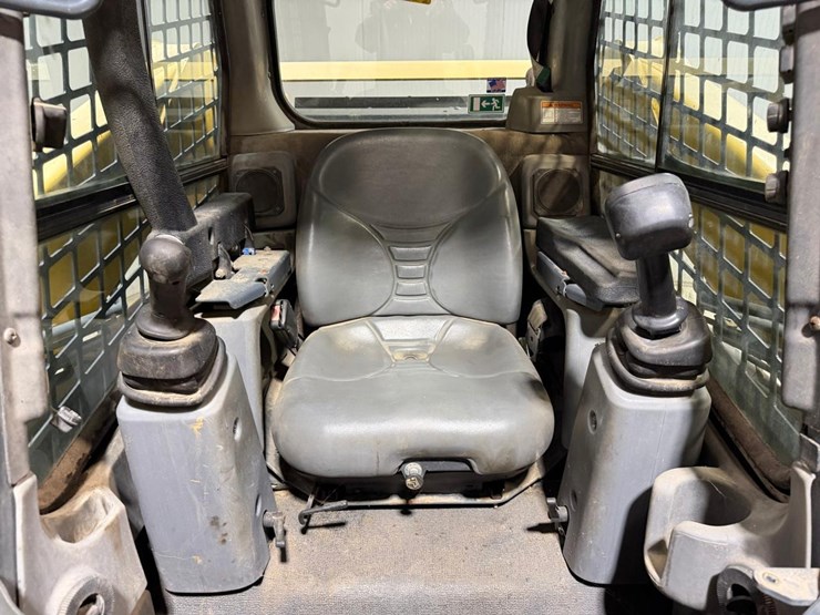 2015-gehl-v270-image-17