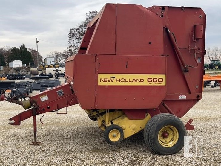 new-holland-660-image-1