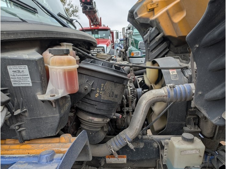 2012-freightliner-b2-image-14