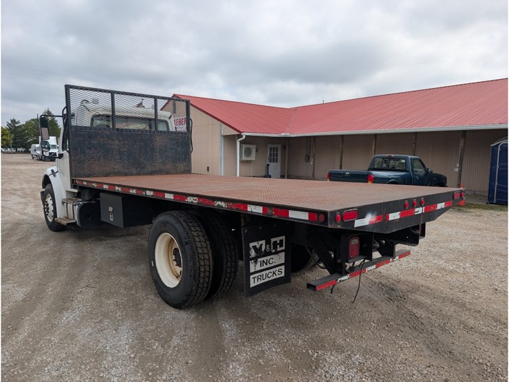 2014-freightliner-m2-106-image-10