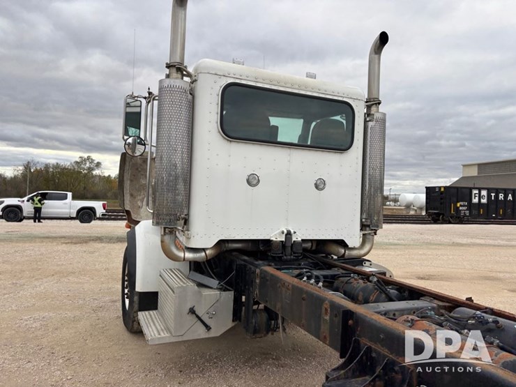 peterbilt-378-image-54