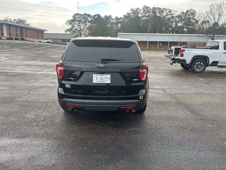 2017-ford-explorer-image-5