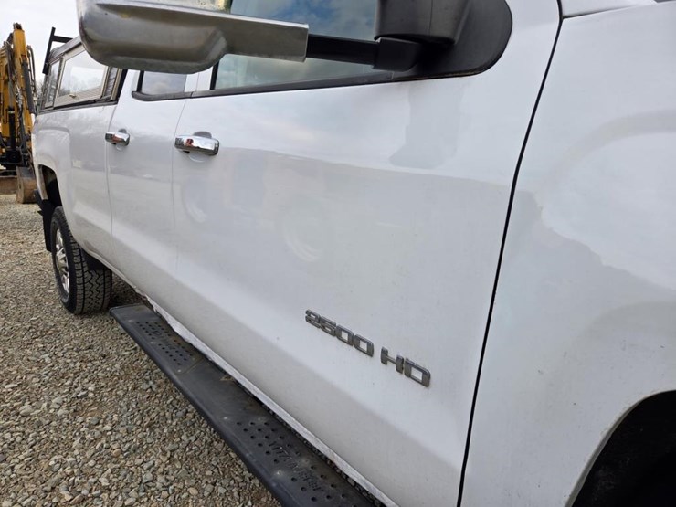 2015-chevrolet-silverado-2500hd-image-14