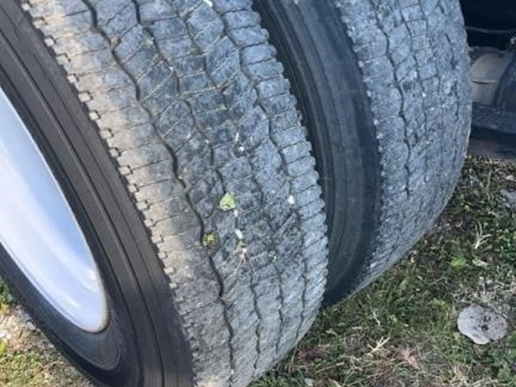 2016-freightliner-cascadia-125-image-9