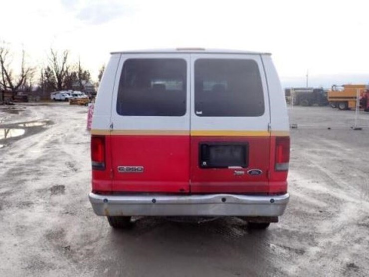 2010-ford-e350-xlt-image-6