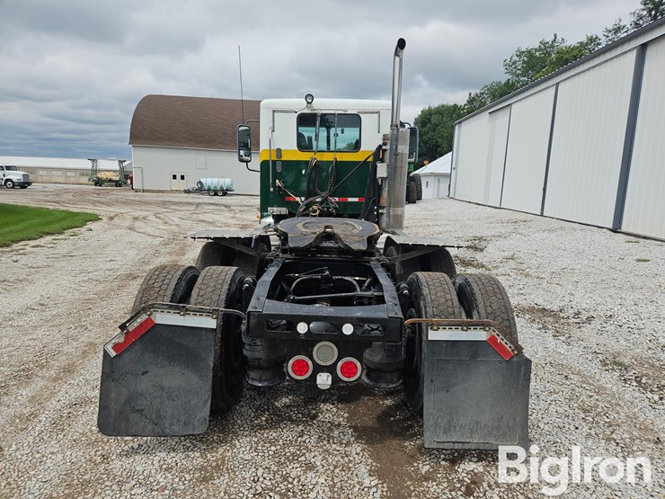2009-freightliner-columbia-112-image-6