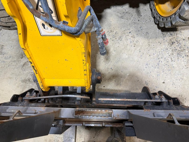 2015-jcb-525-image-10