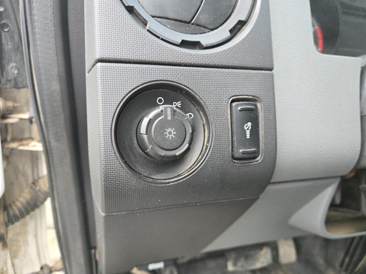 2011-ford-f350-image-40