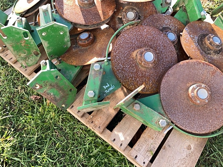 12---jd-dble-fertilizer-discs-for-2x2-image-3