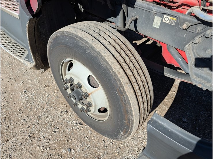 2019-kenworth-t680-image-11