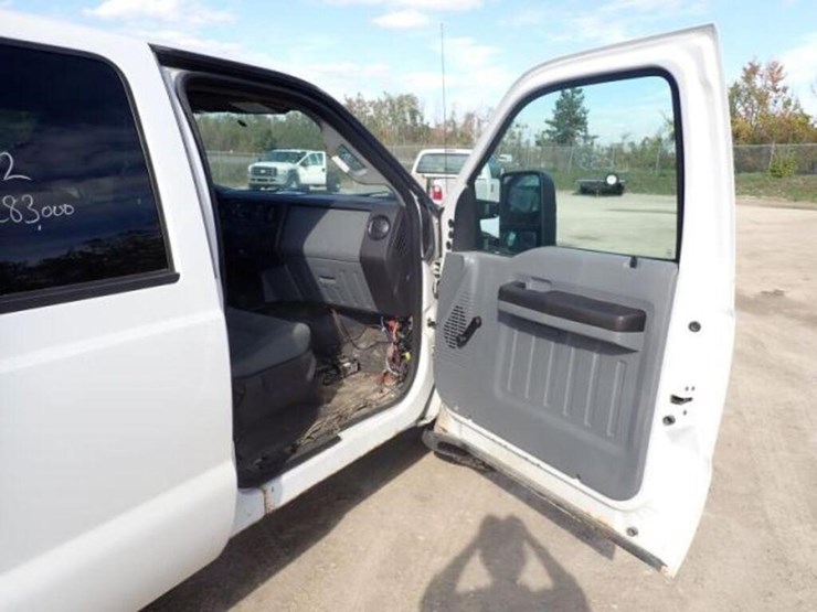 2012-ford-f250-xl-image-46