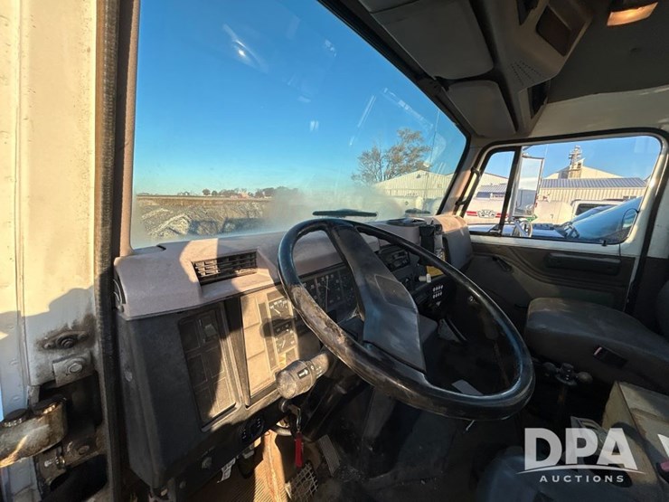 international-4700-image-35