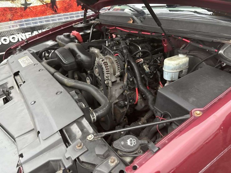 2008-chevrolet-suburban-image-21