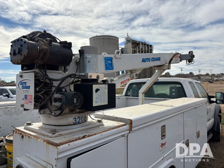 2011-ford-f550-image-35