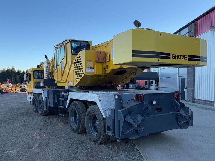 1993-grove-tms700b-image-4