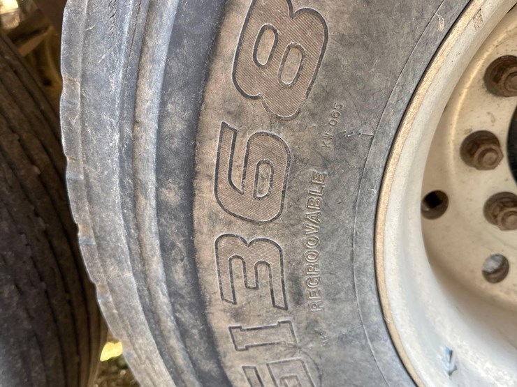 2008-meyers-boss-9136t-silage-trailer-image-12