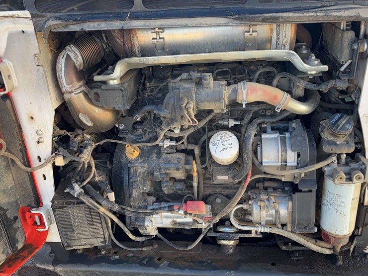 2021-bobcat-t870-image-24