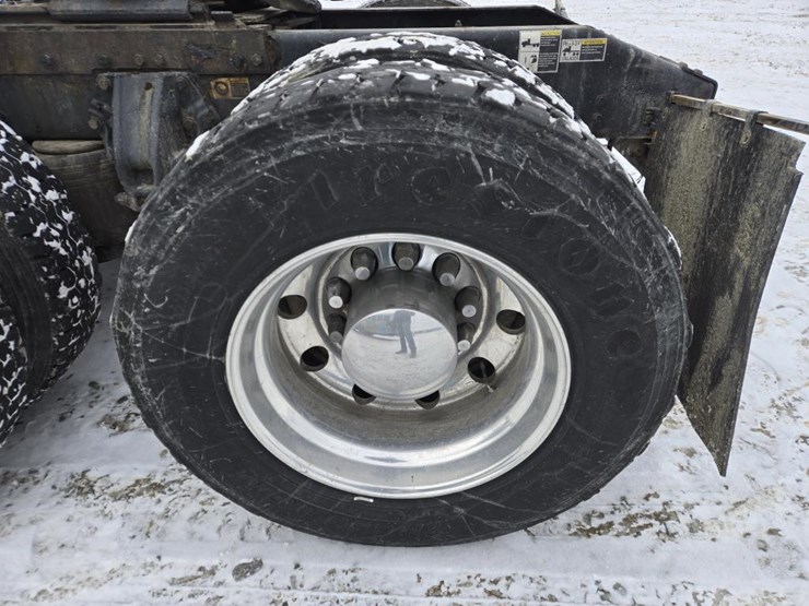 2017-peterbilt-579-image-90