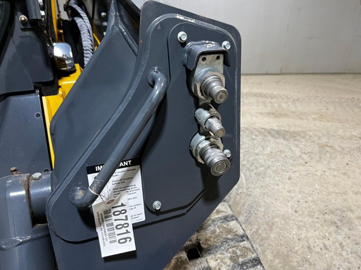 2022-deere-331g-image-11