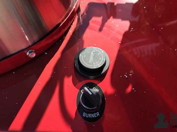 2025-magnum-4000-series-hot-water-pressure-washer-image-13