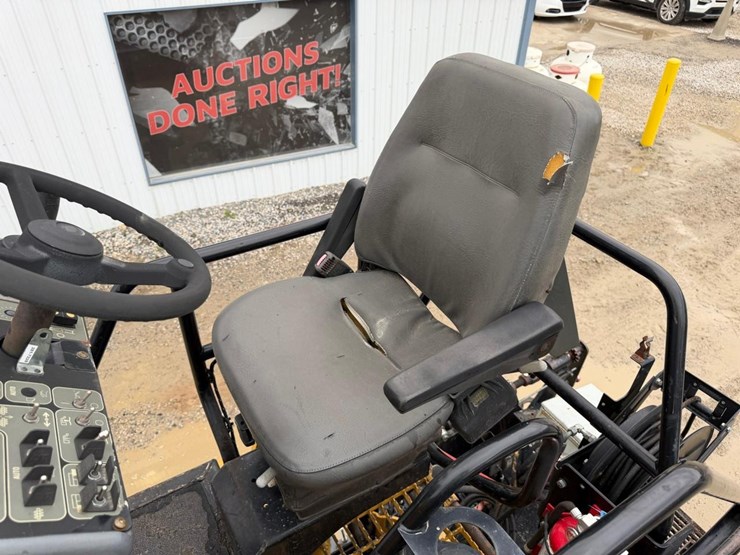 2015-caterpillar-ap-555e-image-30