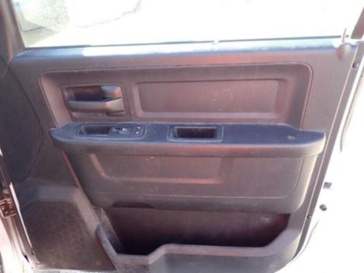 2016-dodge-1500-image-47