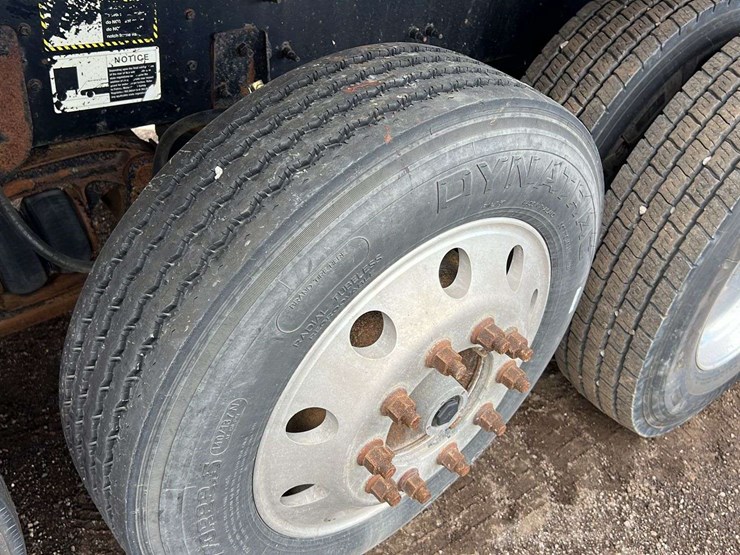 2018-mack-gu-granite-6-axle-dump-truck-image-7