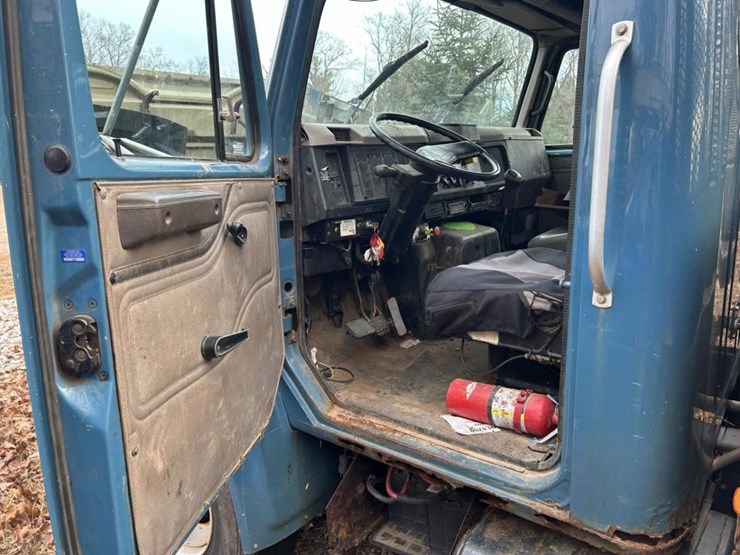 international-4700-image-40