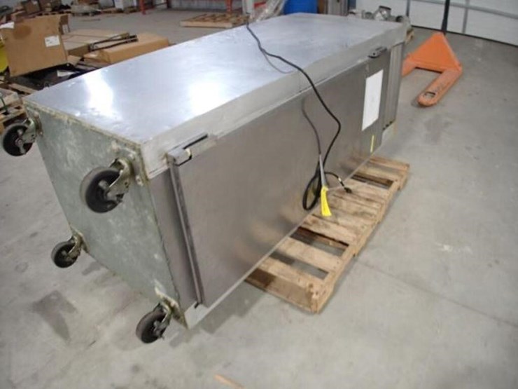 traulsen-industrial-6.5-in.-x-32-in.-x-30-in.-image-4