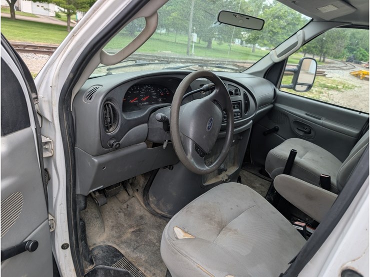 2006-ford-e350-image-13