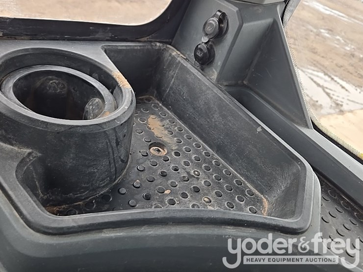 2019-deere-850l-lgp-image-165