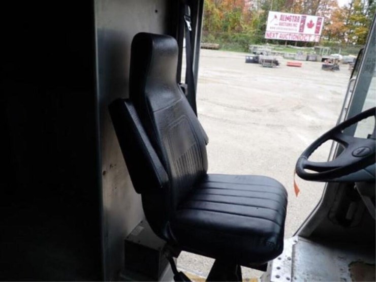 2015-freightliner-mt55-image-24