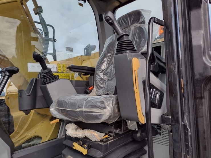 caterpillar-315-gc-image-12