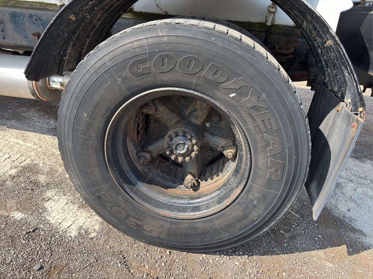 1992-ford-f700-image-6