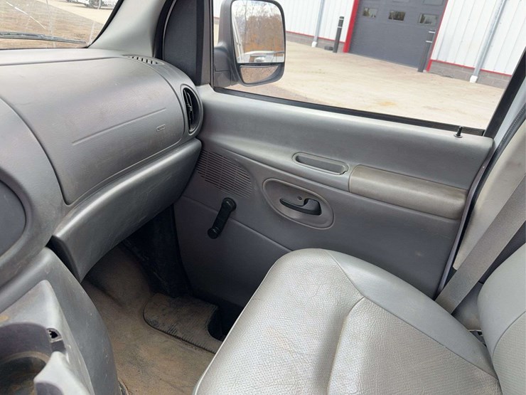 2005-ford-econovan-image-37